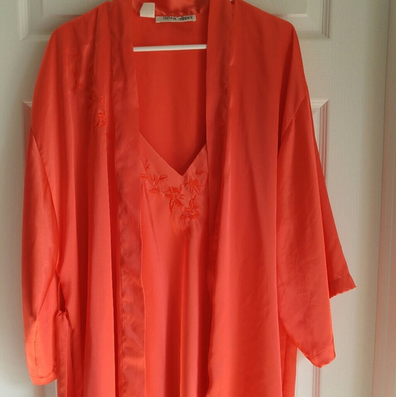 Silky night gown and match - Picture 3 of 6